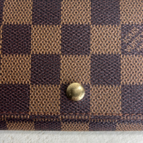 Louis Vuitton Damier Porte Monnaie Bifold Wallet - Picture 15 of 16